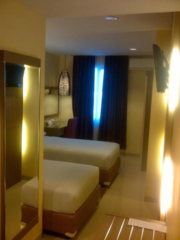 Amans Hotel Ambon Værelse billede