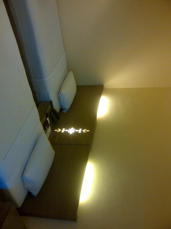 Amans Hotel Ambon Værelse billede